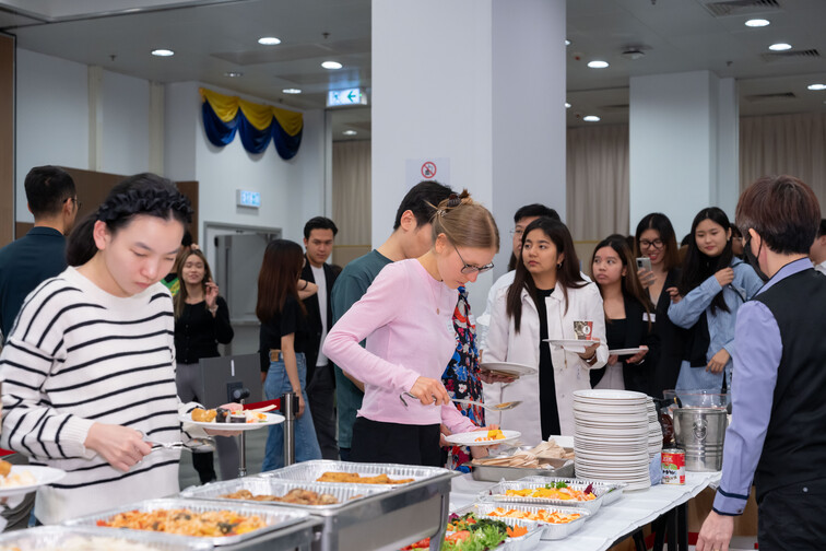 Image of Dinner with Professionals: Career Sharing of International Graduates