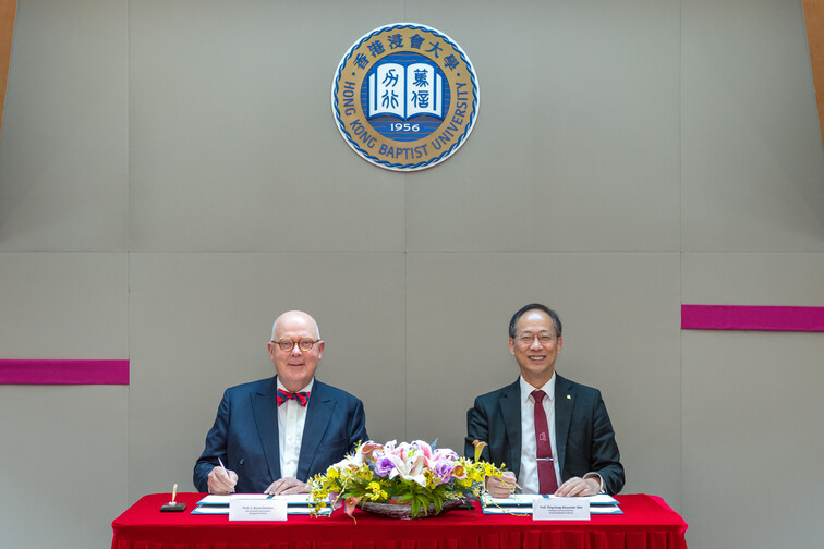 Image of Agreement Signing Ceremony with Macquarie University