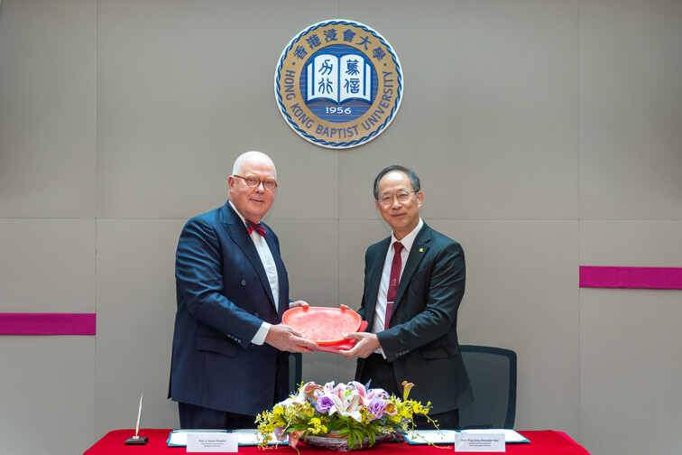 Image of Agreement Signing Ceremony with Macquarie University