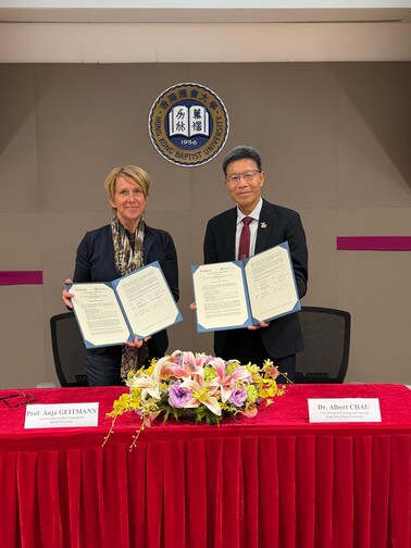 Image of Agreement Signing Ceremony with McGrill University